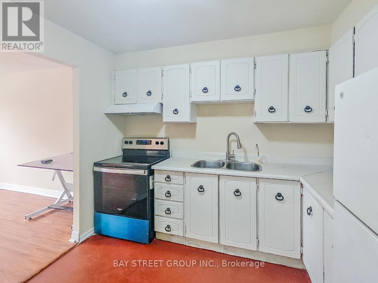 Photo 11 of 2nd Flr 5130 A Dundas Street W, Toronto ON