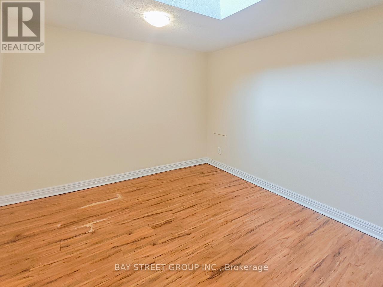 Photo 13 of 2nd Flr 5130 A Dundas Street W, Toronto ON