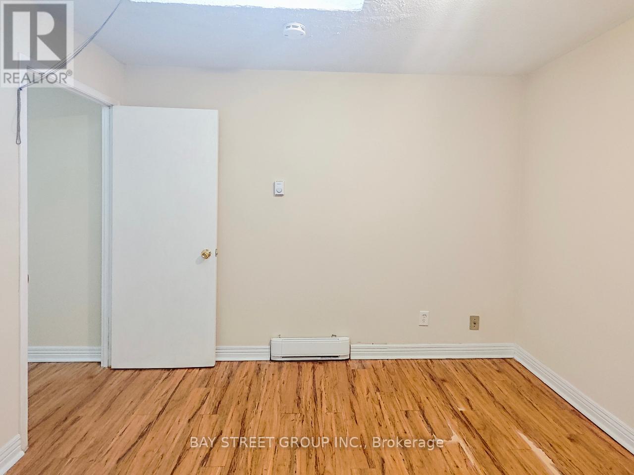 Photo 14 of 2nd Flr 5130 A Dundas Street W, Toronto ON
