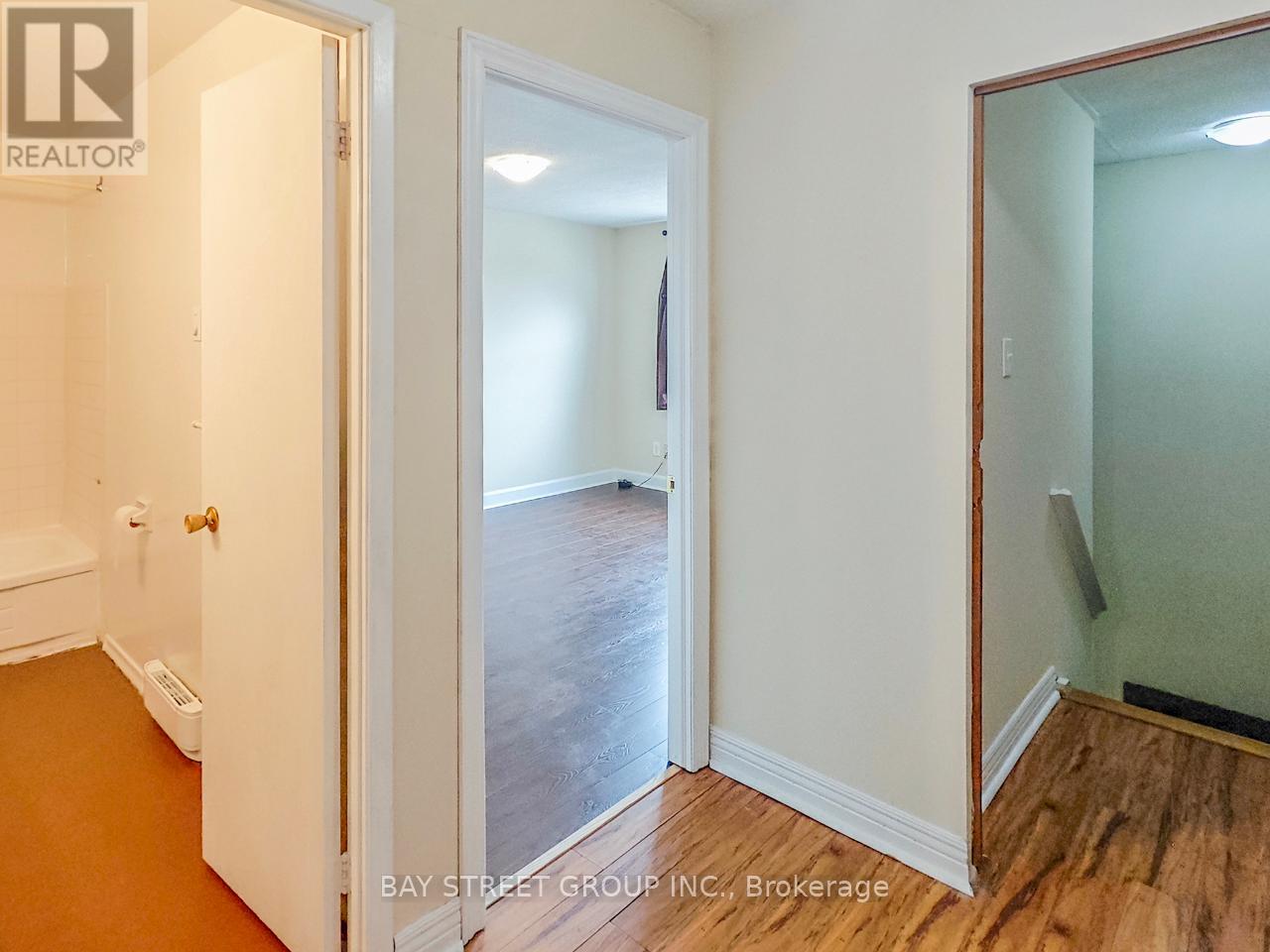 Photo 18 of 2nd Flr 5130 A Dundas Street W, Toronto ON