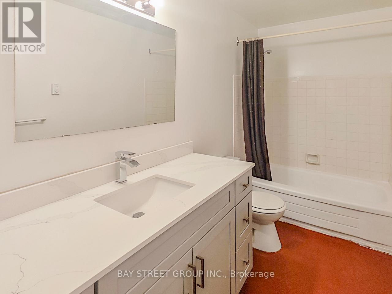Photo 20 of 2nd Flr 5130 A Dundas Street W, Toronto ON