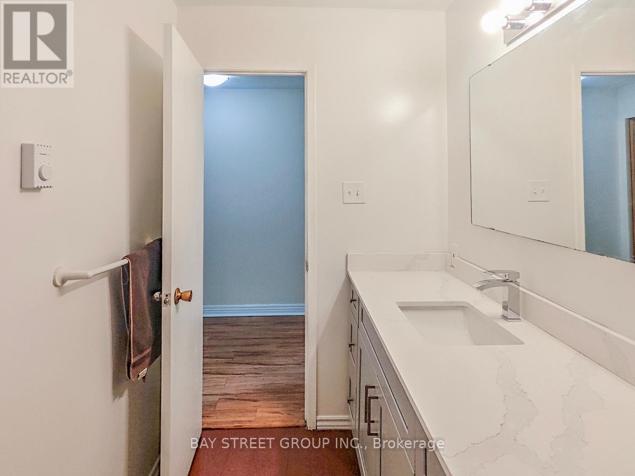 Photo 21 of 2nd Flr 5130 A Dundas Street W, Toronto ON