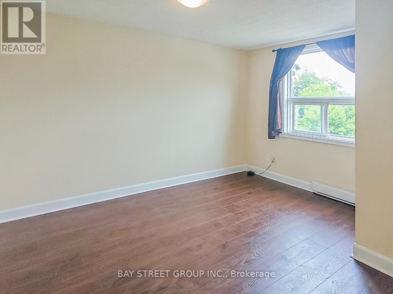 Photo 23 of 2nd Flr 5130 A Dundas Street W, Toronto ON