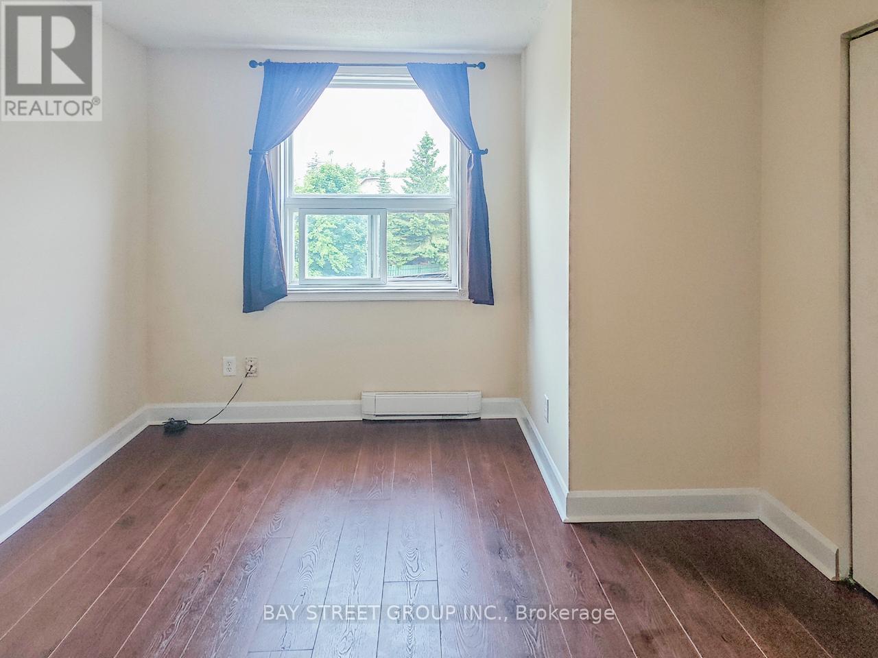 Photo 24 of 2nd Flr 5130 A Dundas Street W, Toronto ON