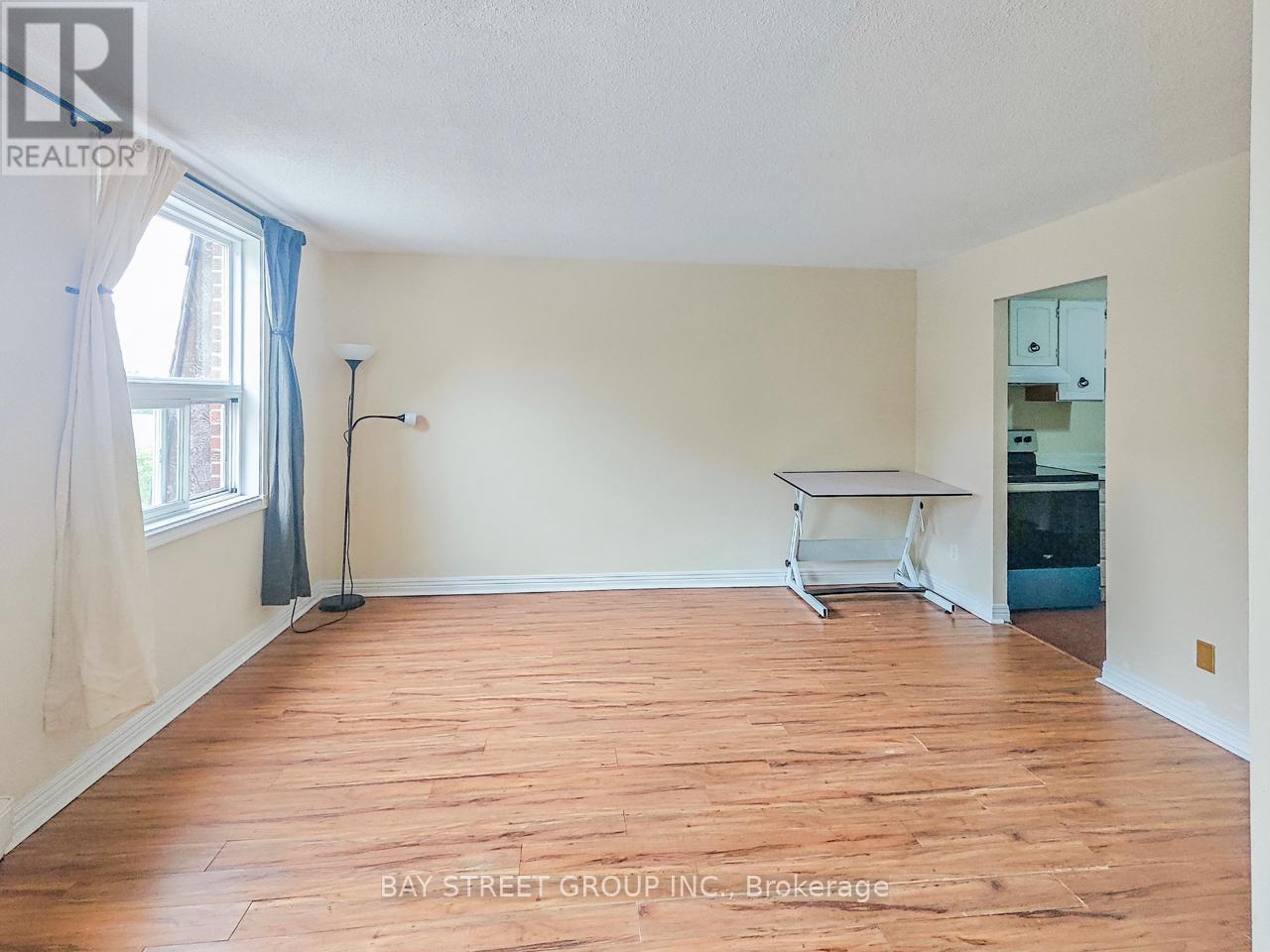 Photo 7 of 2nd Flr 5130 A Dundas Street W, Toronto ON