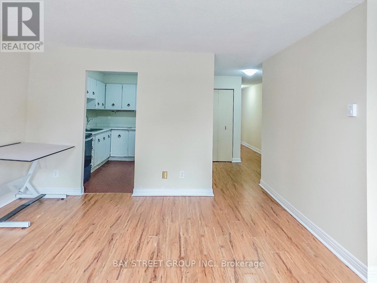 Photo 8 of 2nd Flr 5130 A Dundas Street W, Toronto ON