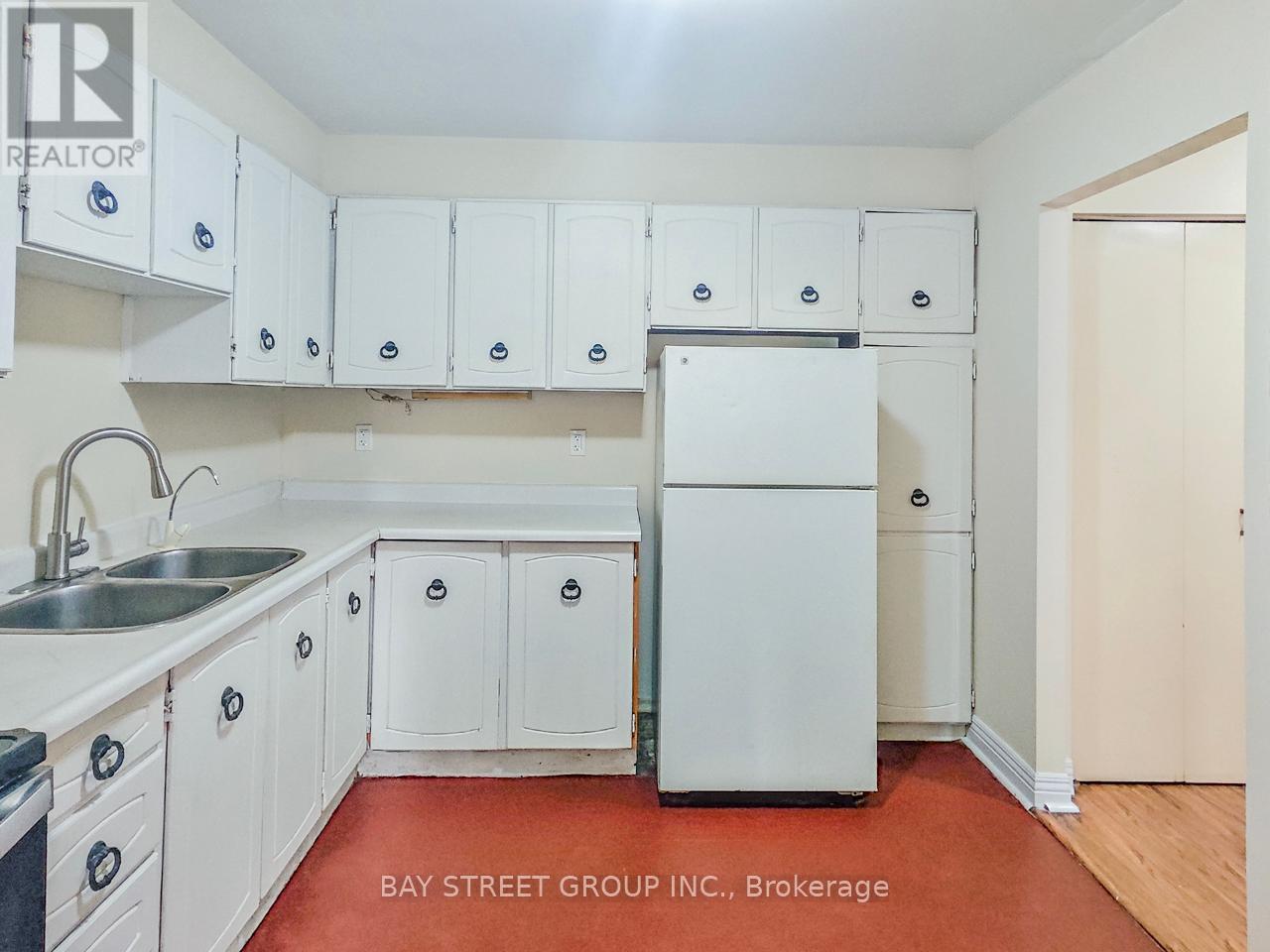 Photo 9 of 2nd Flr 5130 A Dundas Street W, Toronto ON