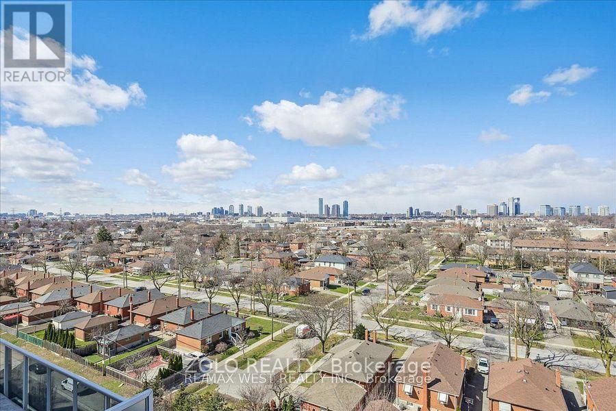 Photo 10 of 409 1040 The Queensway Street, Toronto ON