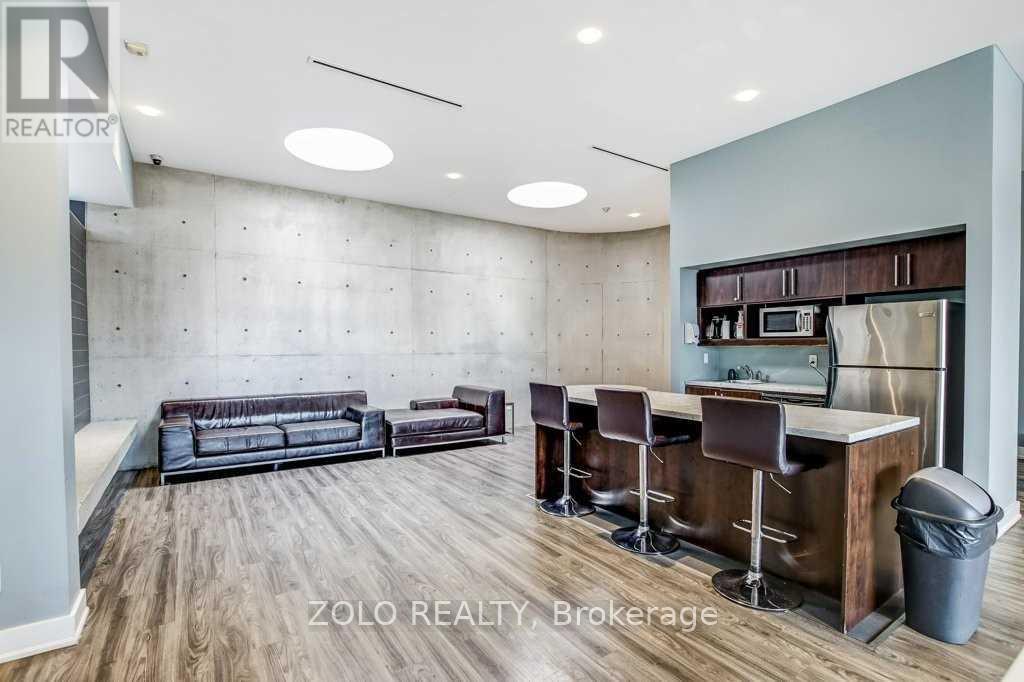 Photo 14 of 409 1040 The Queensway Street, Toronto ON