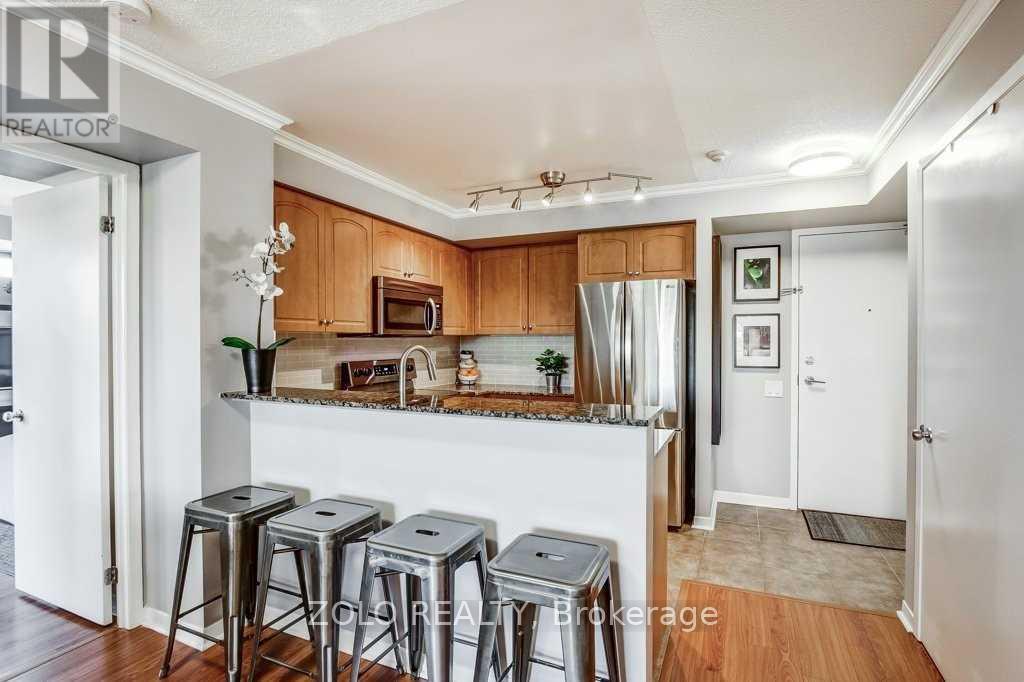 Photo 16 of 409 1040 The Queensway Street, Toronto ON