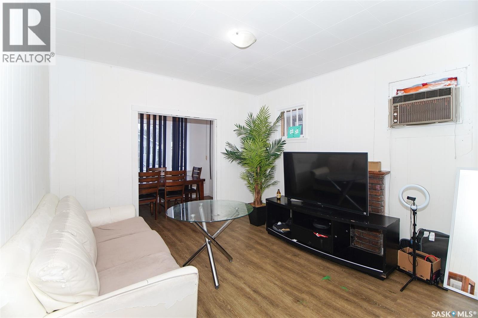 Photo 8 of 1428 Queen Street, Regina SK