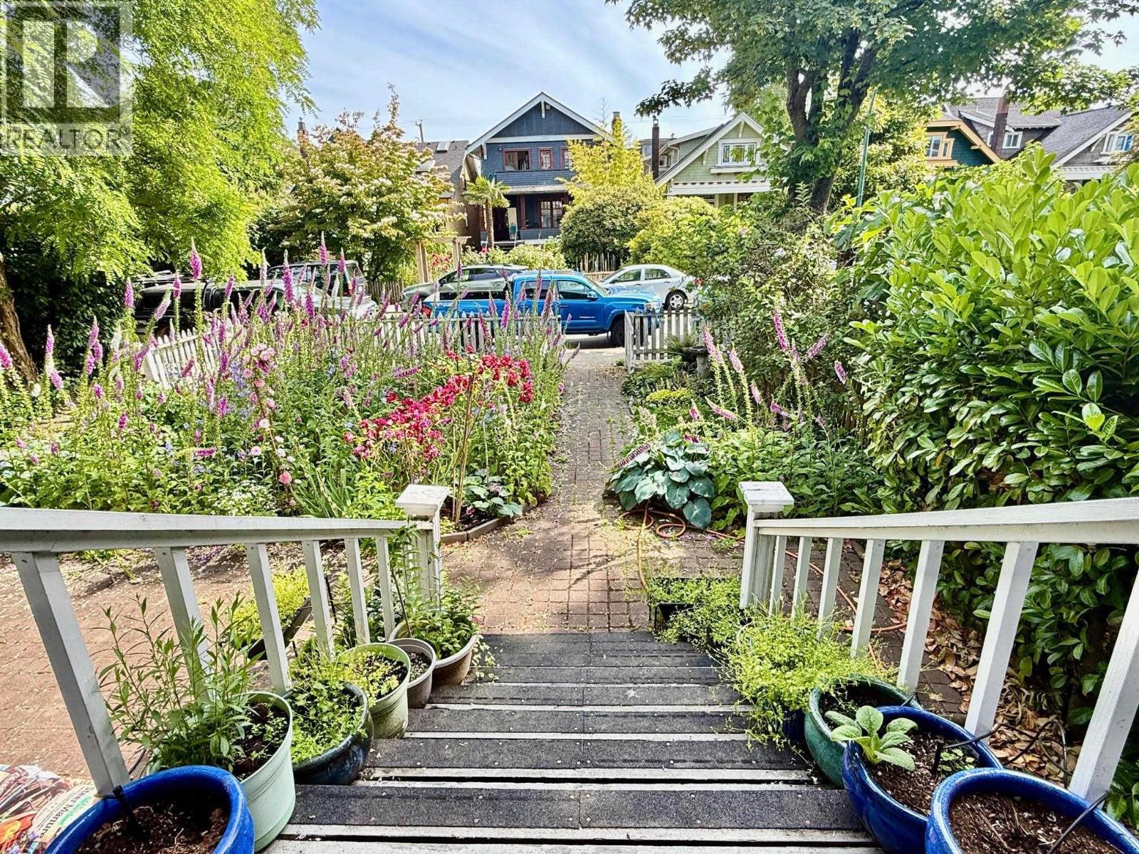 Photo 4 of 3125 W 3rd Avenue, Vancouver BC