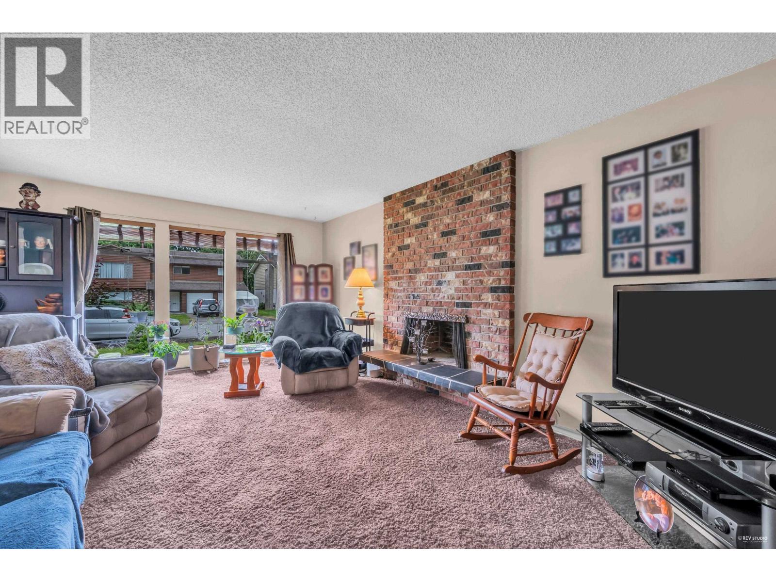 Photo 10 of 835 Alder Place, Port Coquitlam BC