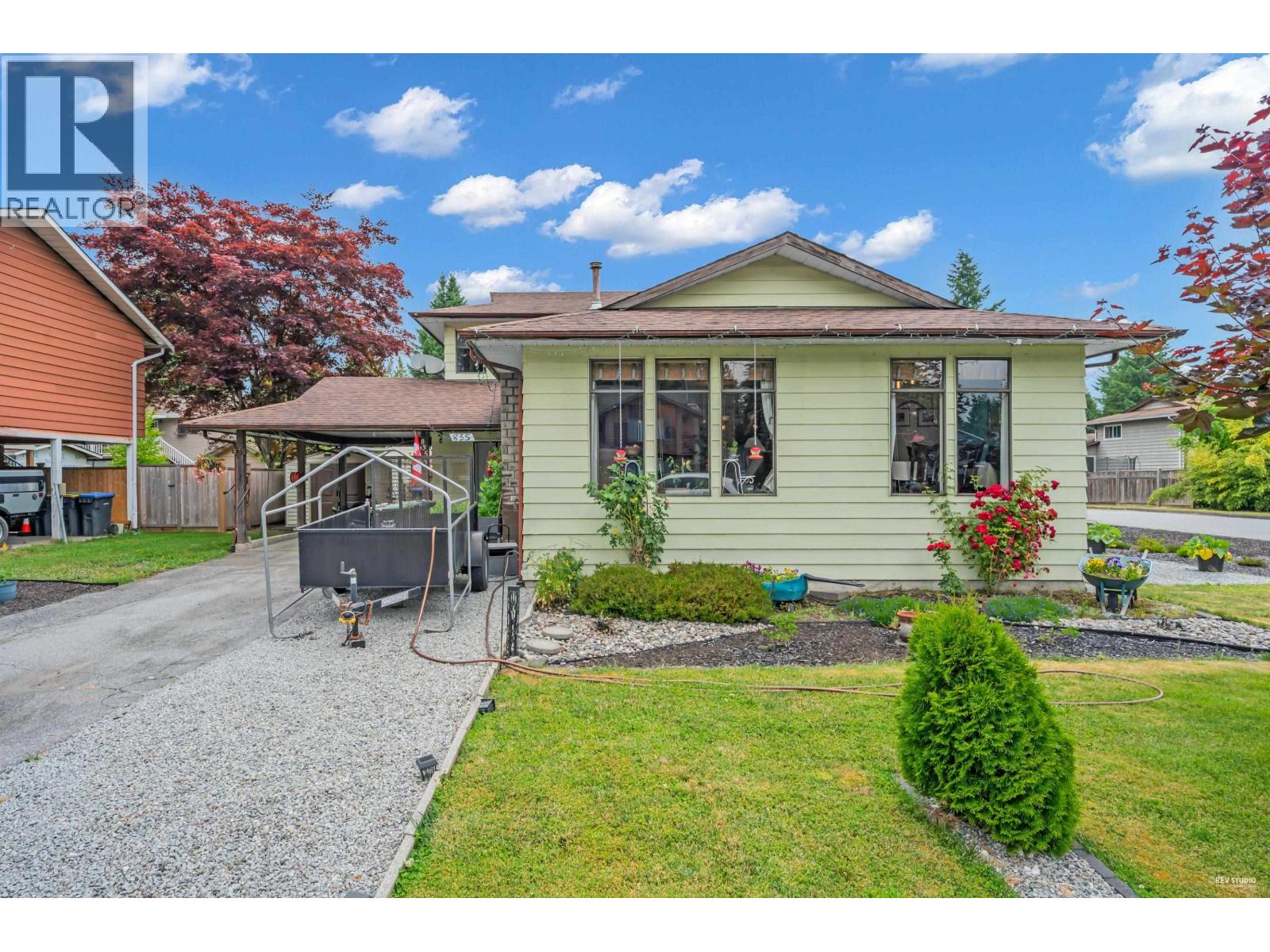 Photo 3 of 835 Alder Place, Port Coquitlam BC