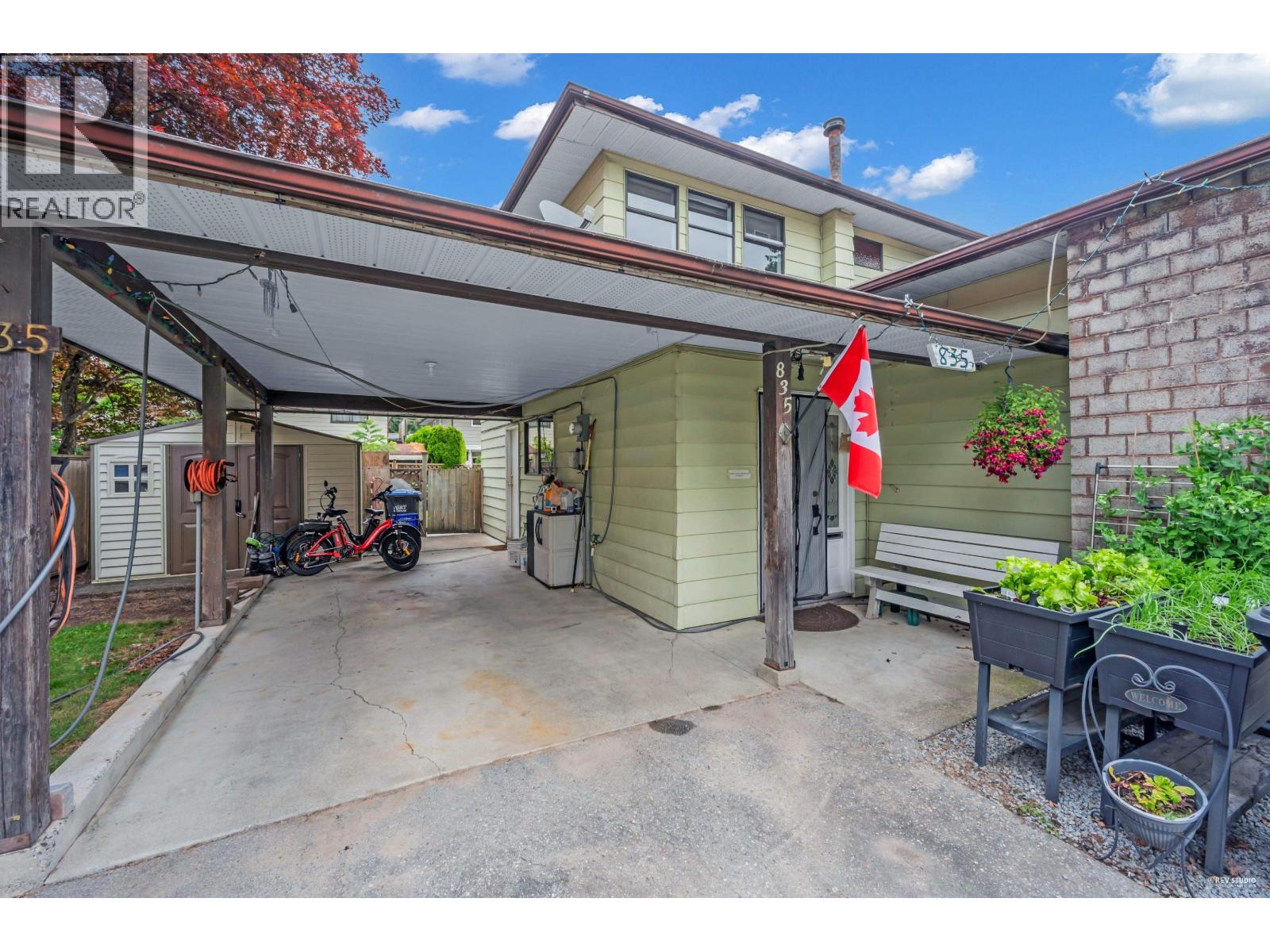 Photo 4 of 835 Alder Place, Port Coquitlam BC
