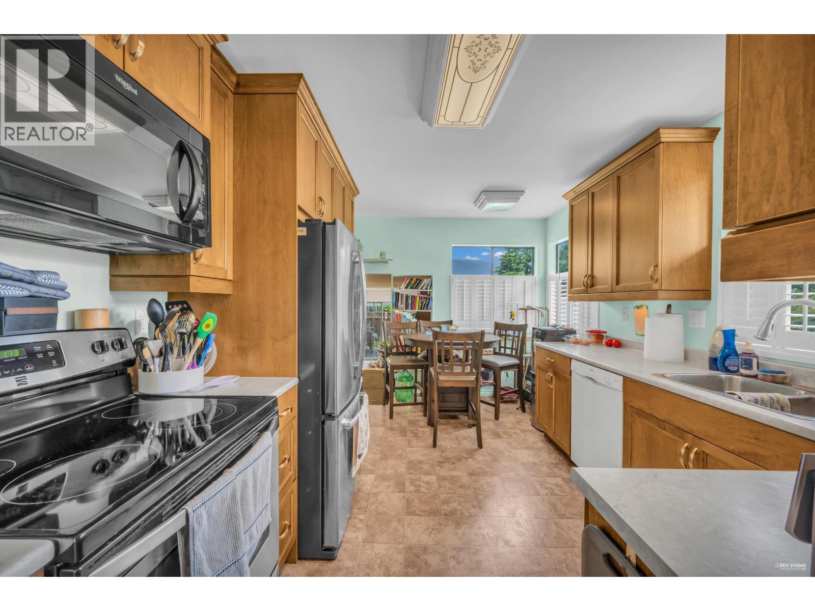 Photo 13 of 835 Alder Place, Port Coquitlam BC