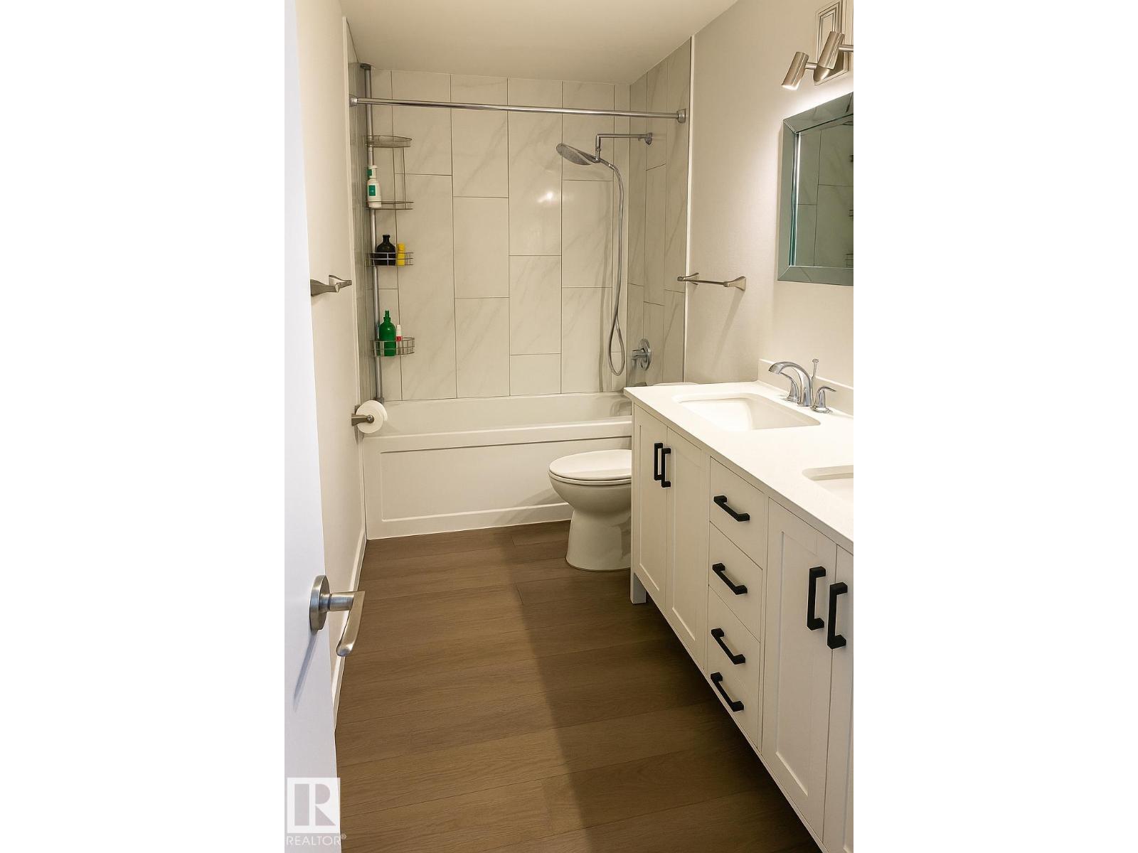 Photo 3 of 5730 172 St Nw, Edmonton AB