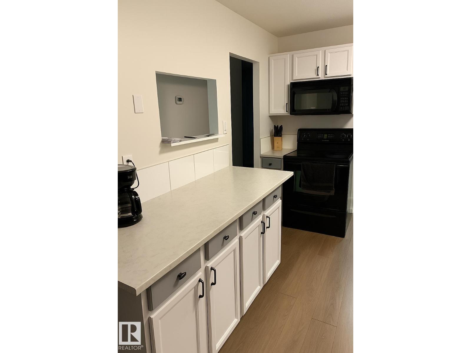 Photo 2 of 5730 172 St Nw, Edmonton AB