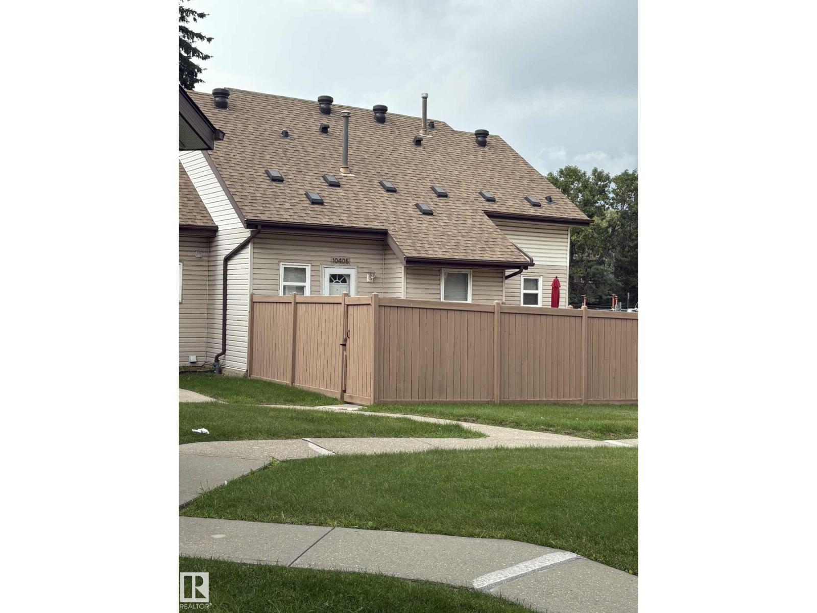 Photo 10 of 10405 24 Av Nw Nw, Edmonton AB