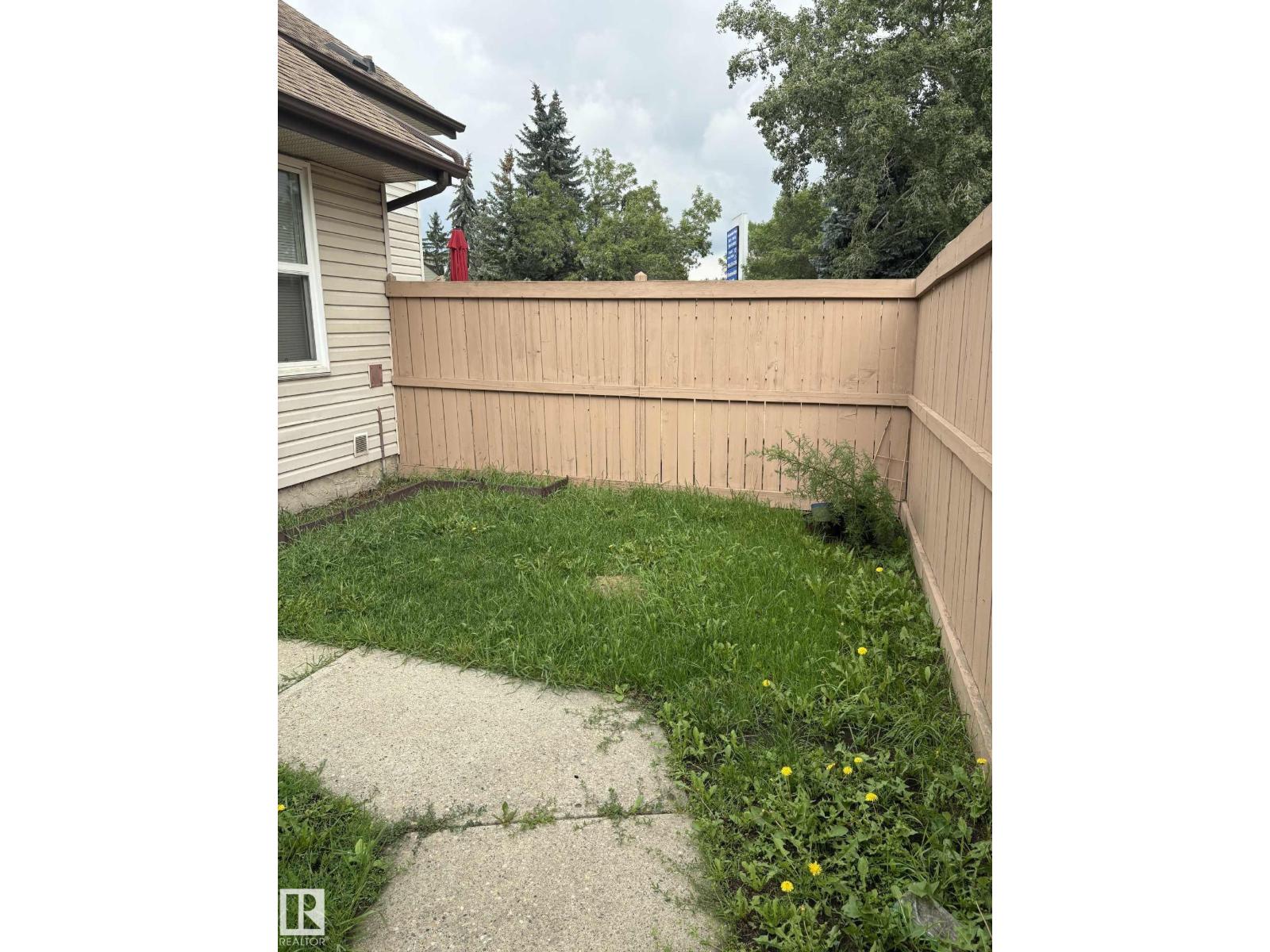 Photo 6 of 10405 24 Av Nw Nw, Edmonton AB