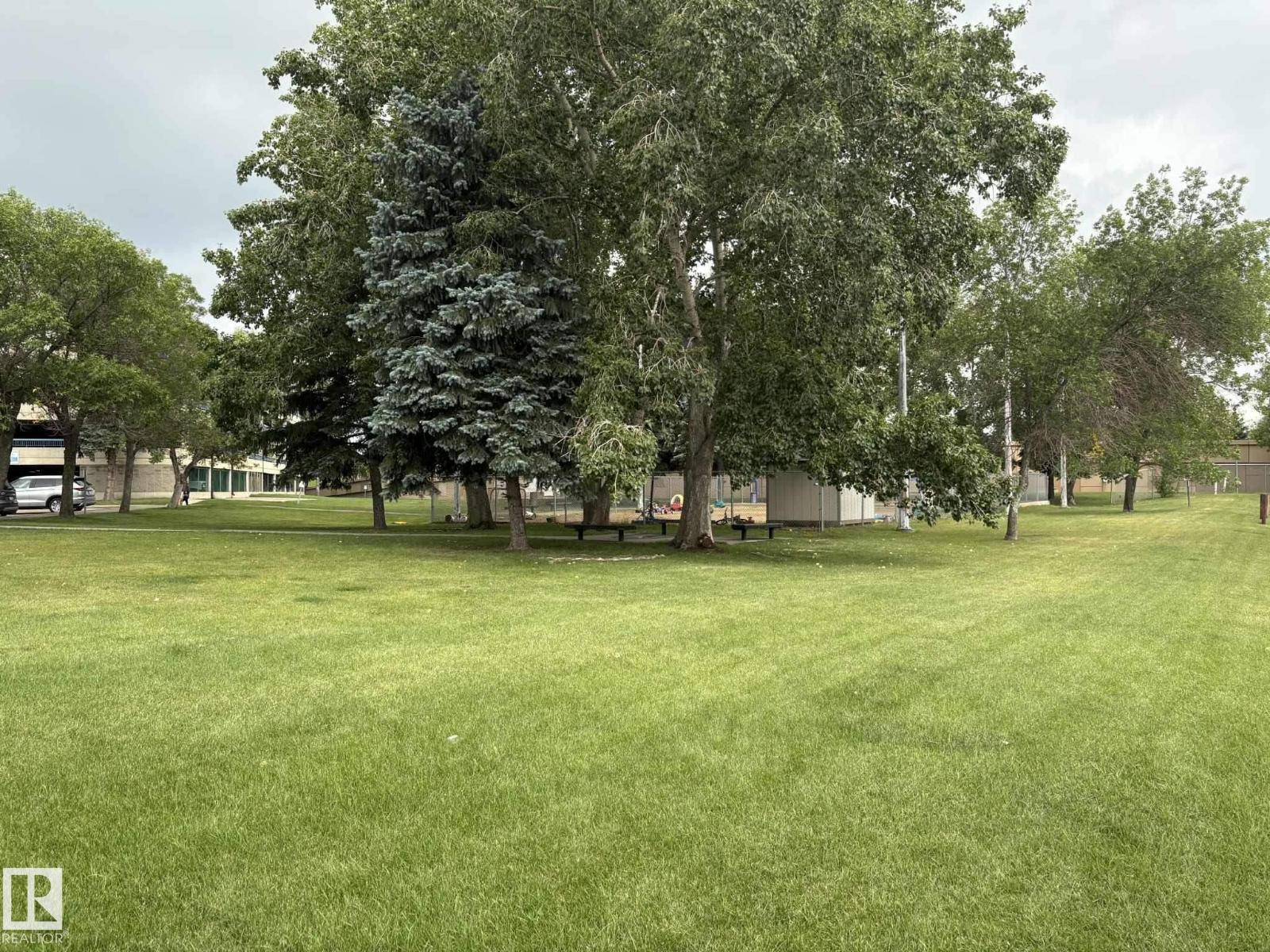 Photo 3 of 10405 24 Av Nw Nw, Edmonton AB