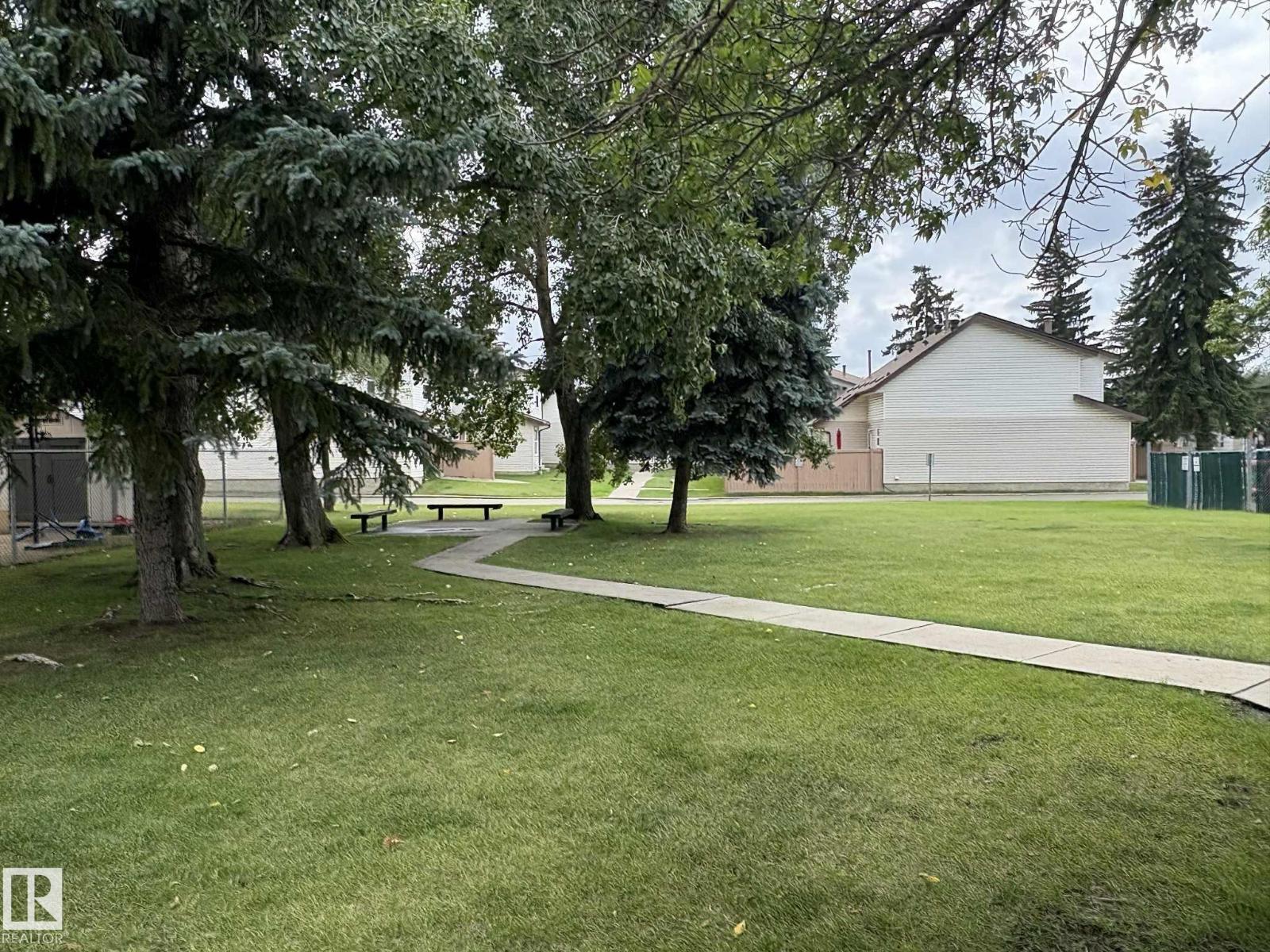 Photo 7 of 10405 24 Av Nw Nw, Edmonton AB