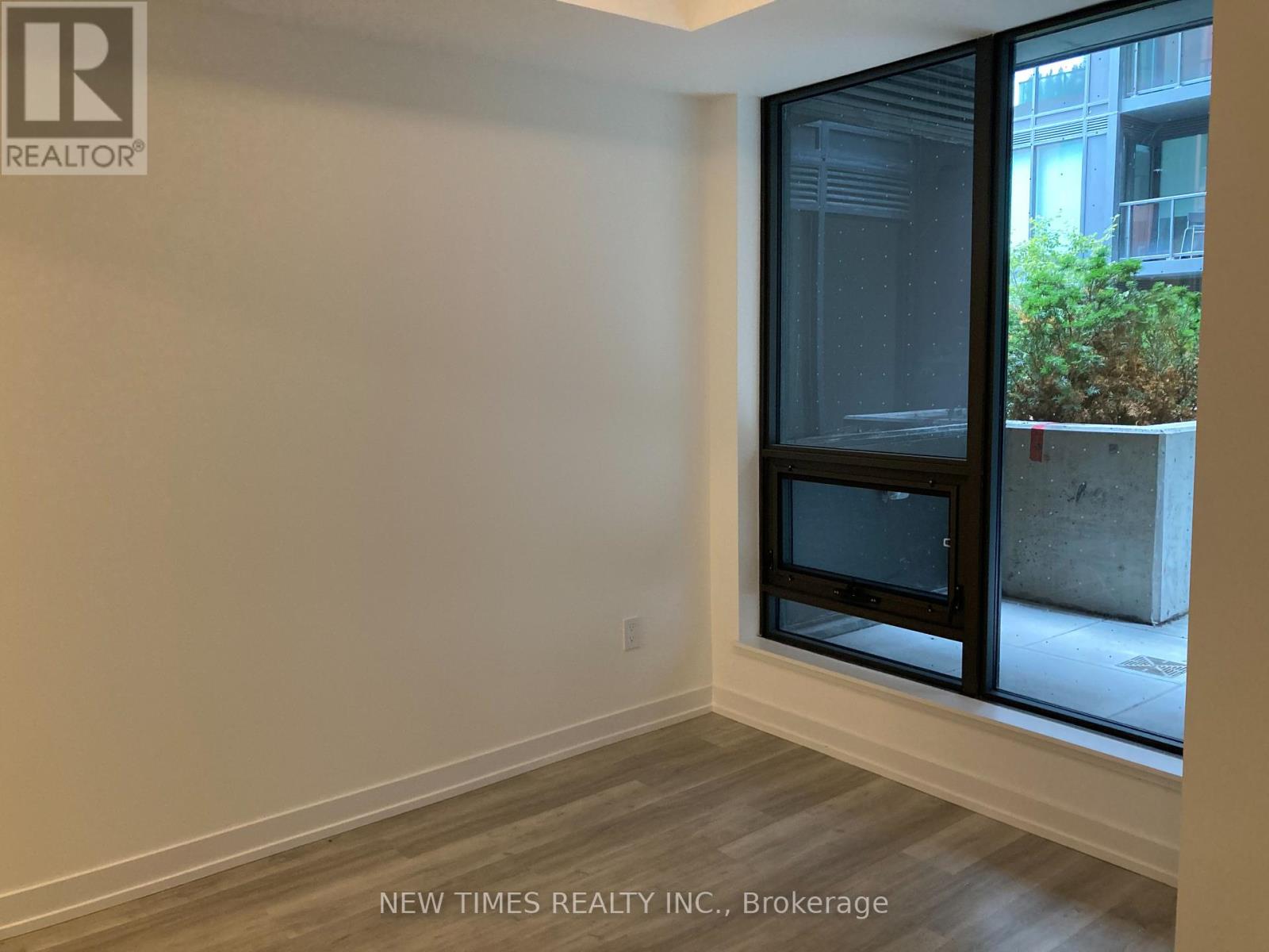 Photo 2 of 815 425 Front St E Avenue, Toronto ON