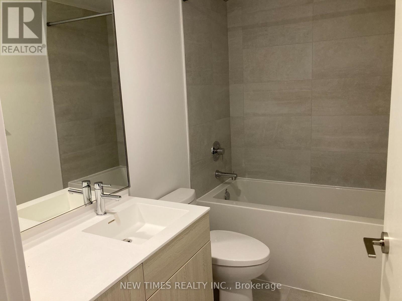 Photo 11 of 815 425 Front St E Avenue, Toronto ON