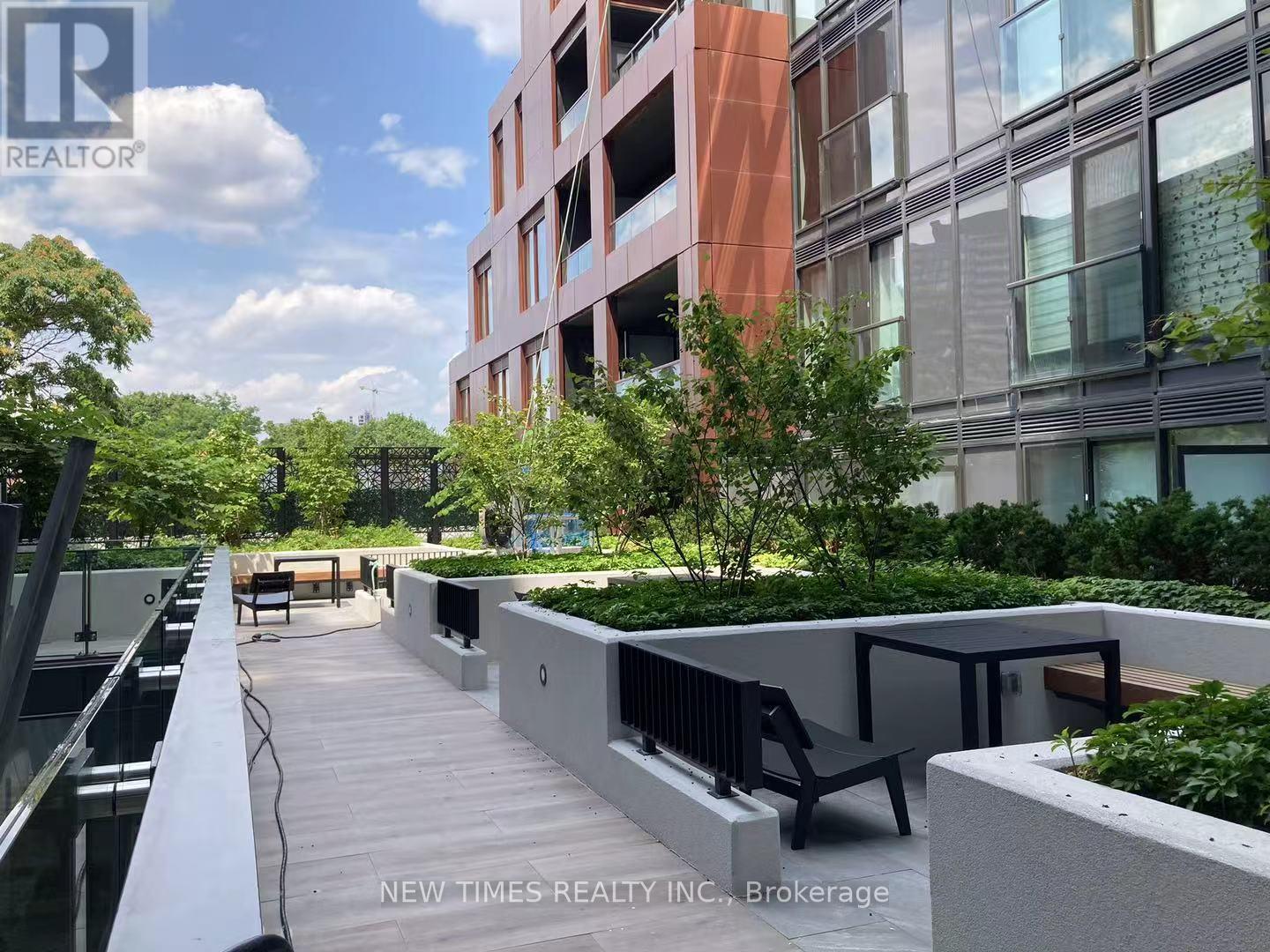 Photo 3 of 815 425 Front St E Avenue, Toronto ON