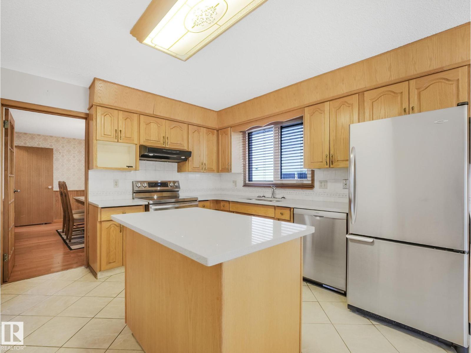Photo 42 of 16512 109 St Nw, Edmonton AB