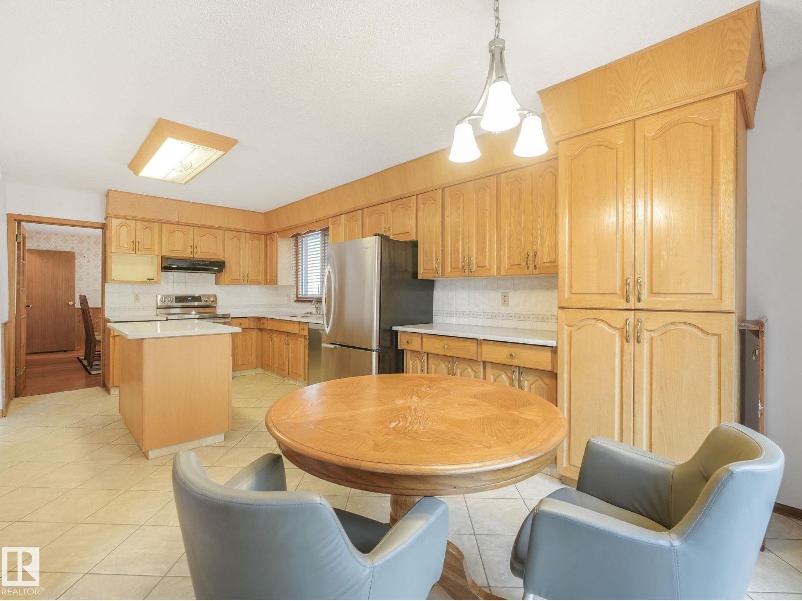 Photo 28 of 16512 109 St Nw, Edmonton AB