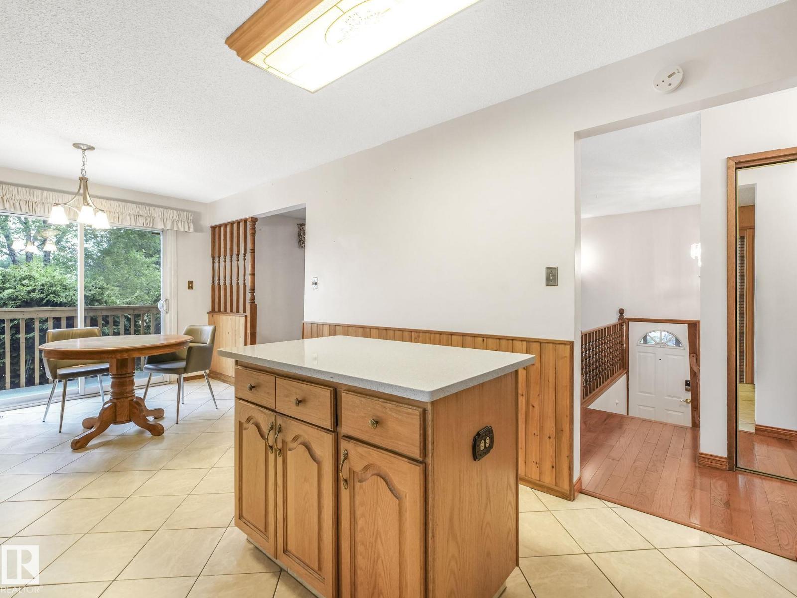 Photo 15 of 16512 109 St Nw, Edmonton AB