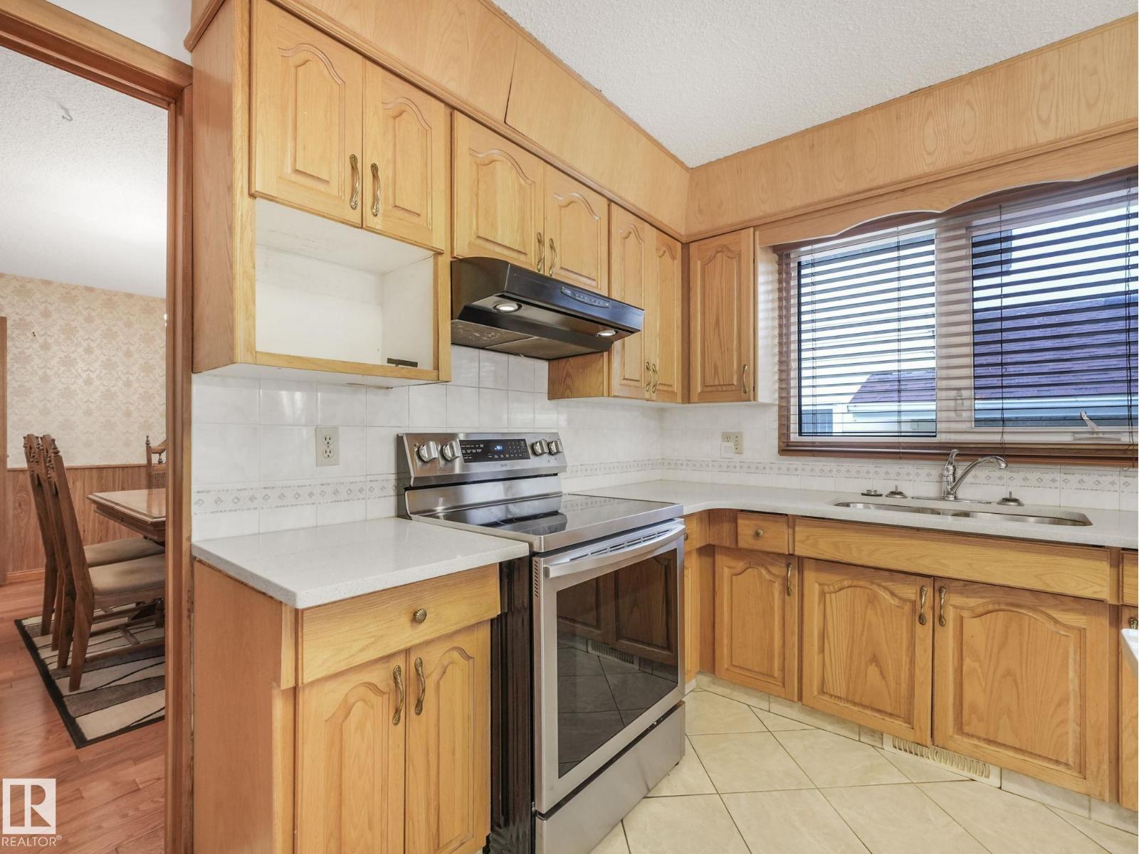 Photo 45 of 16512 109 St Nw, Edmonton AB