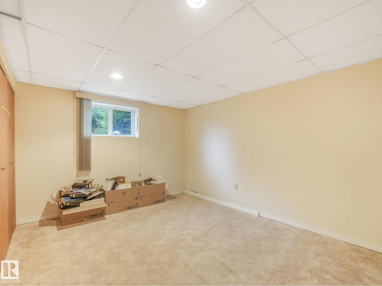 Photo 8 of 16512 109 St Nw, Edmonton AB