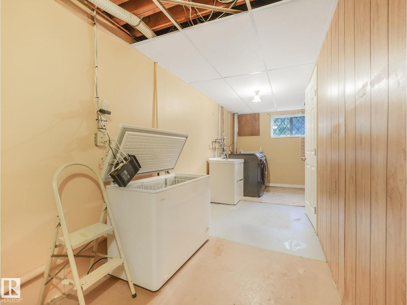 Photo 6 of 16512 109 St Nw, Edmonton AB