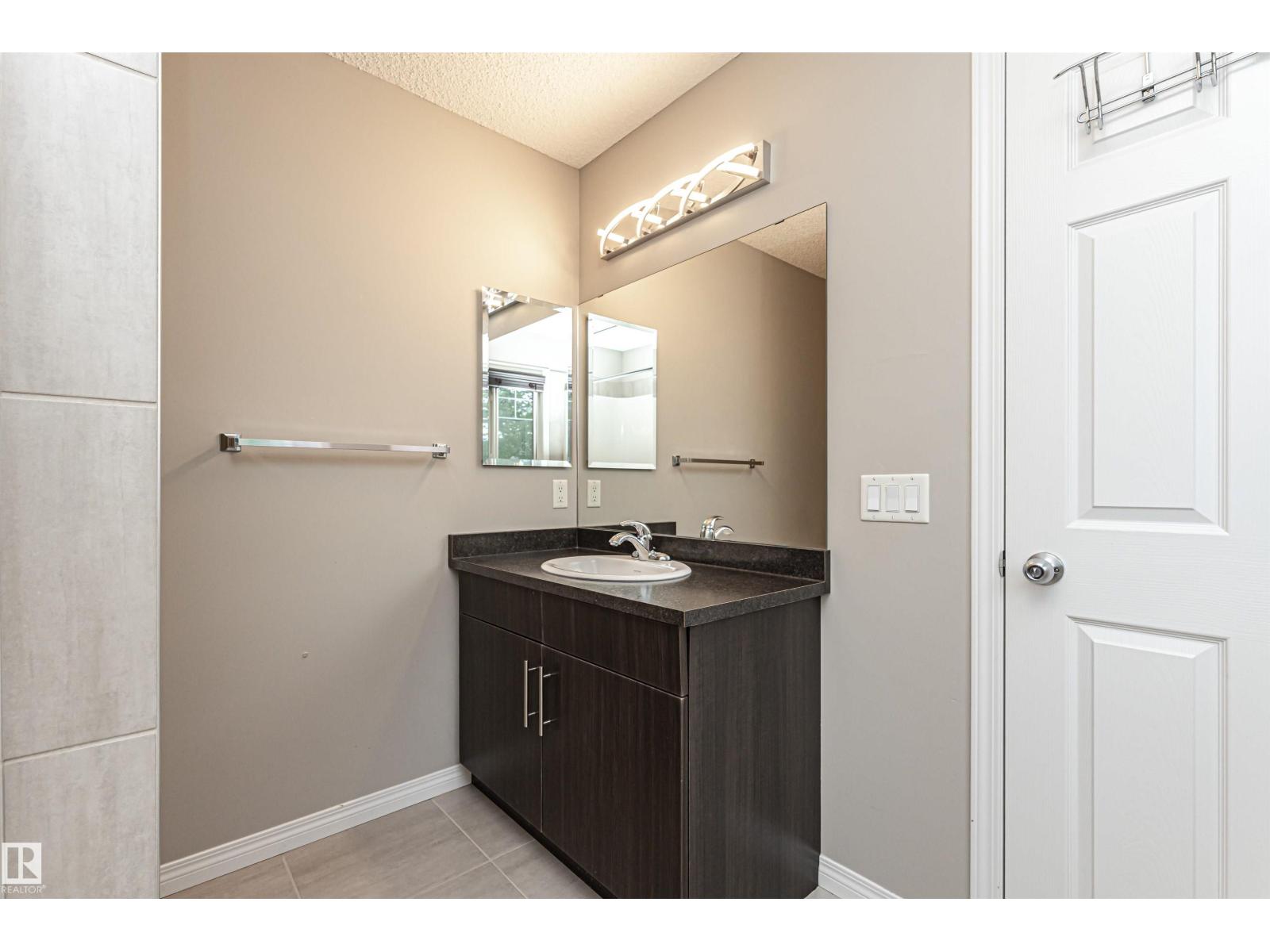 Photo 19 of 1642 Chapman Wy Sw, Edmonton AB