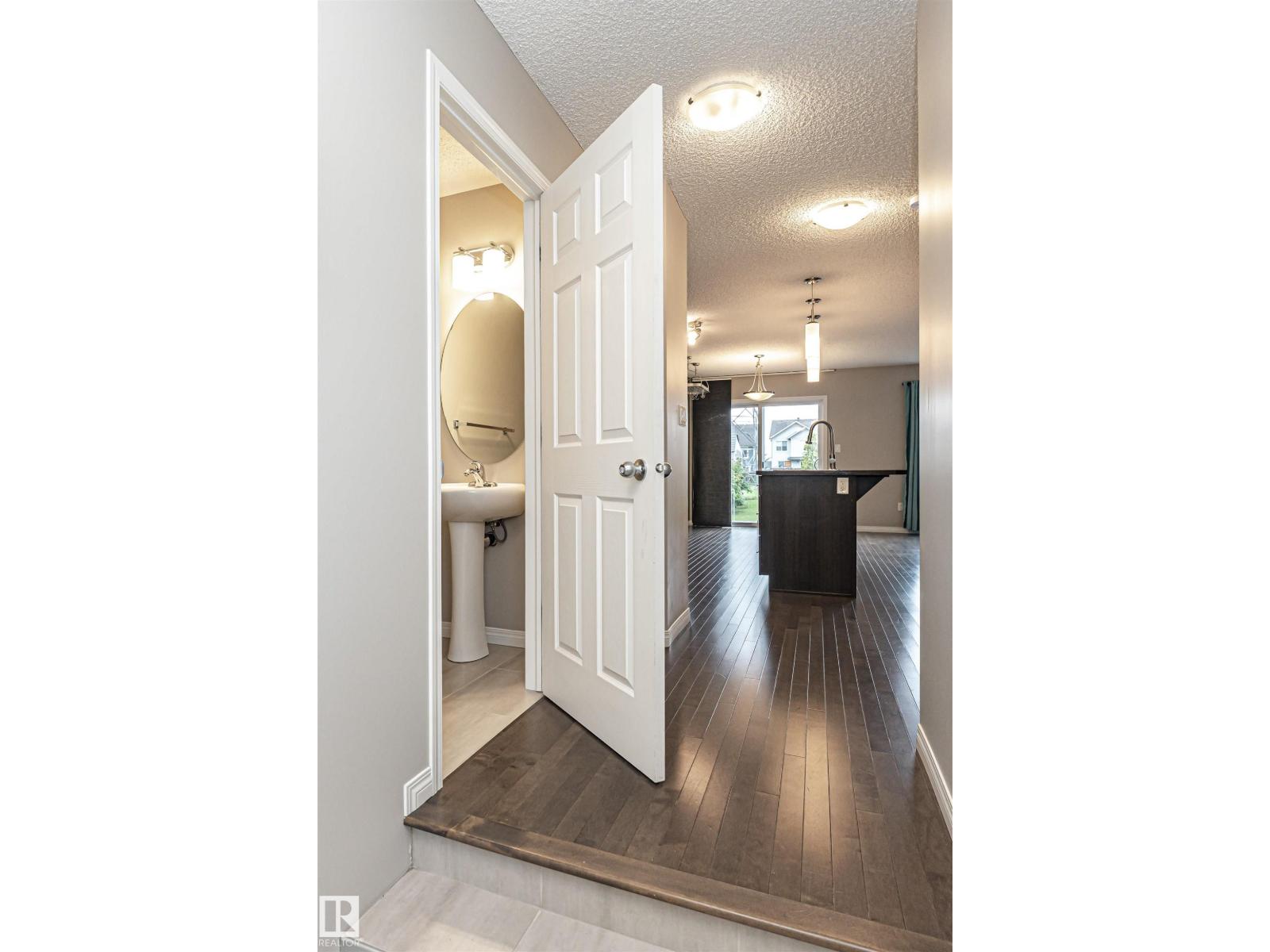 Photo 5 of 1642 Chapman Wy Sw, Edmonton AB