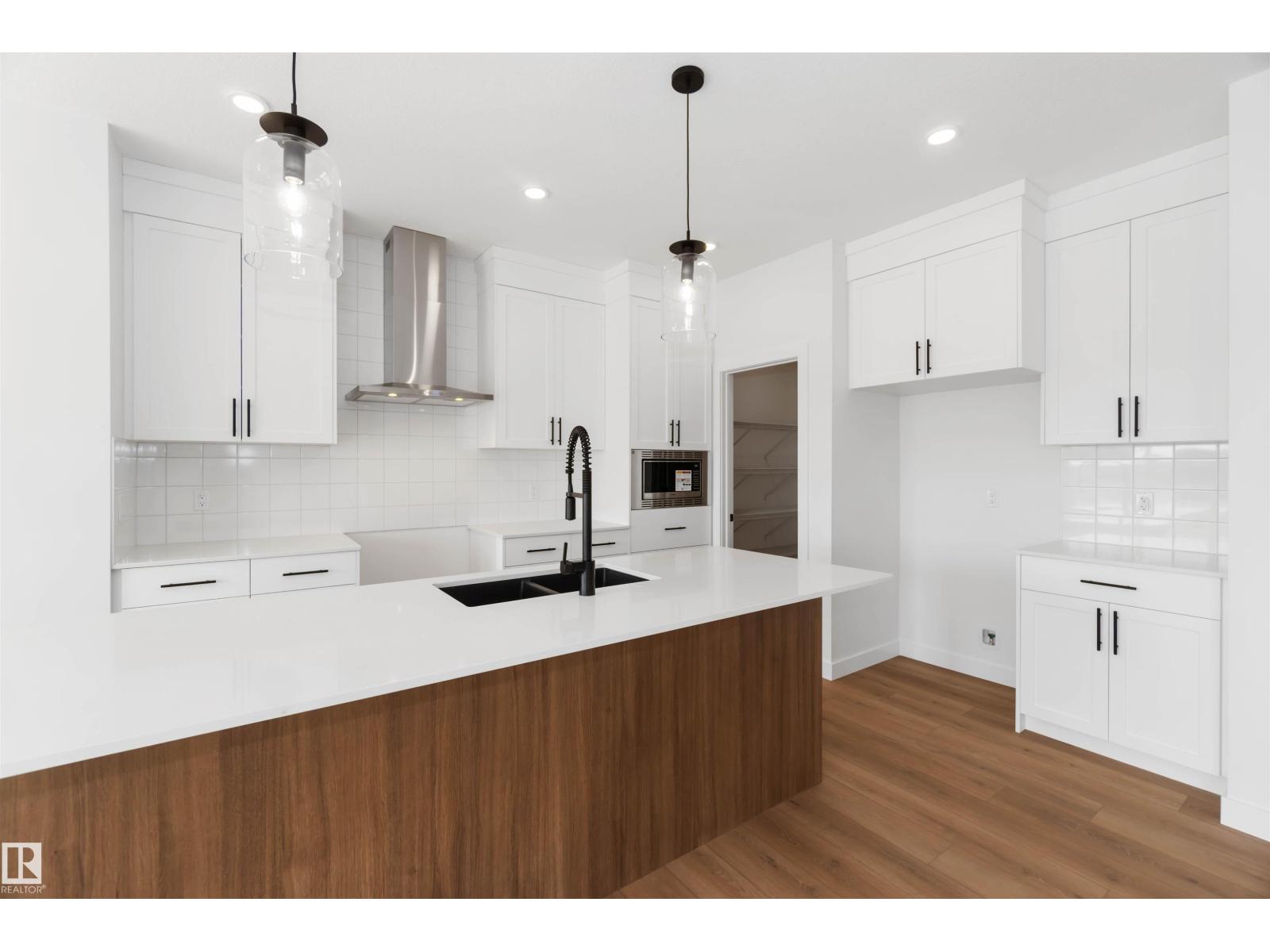 Photo 6 of 18935 28 Av Nw, Edmonton AB
