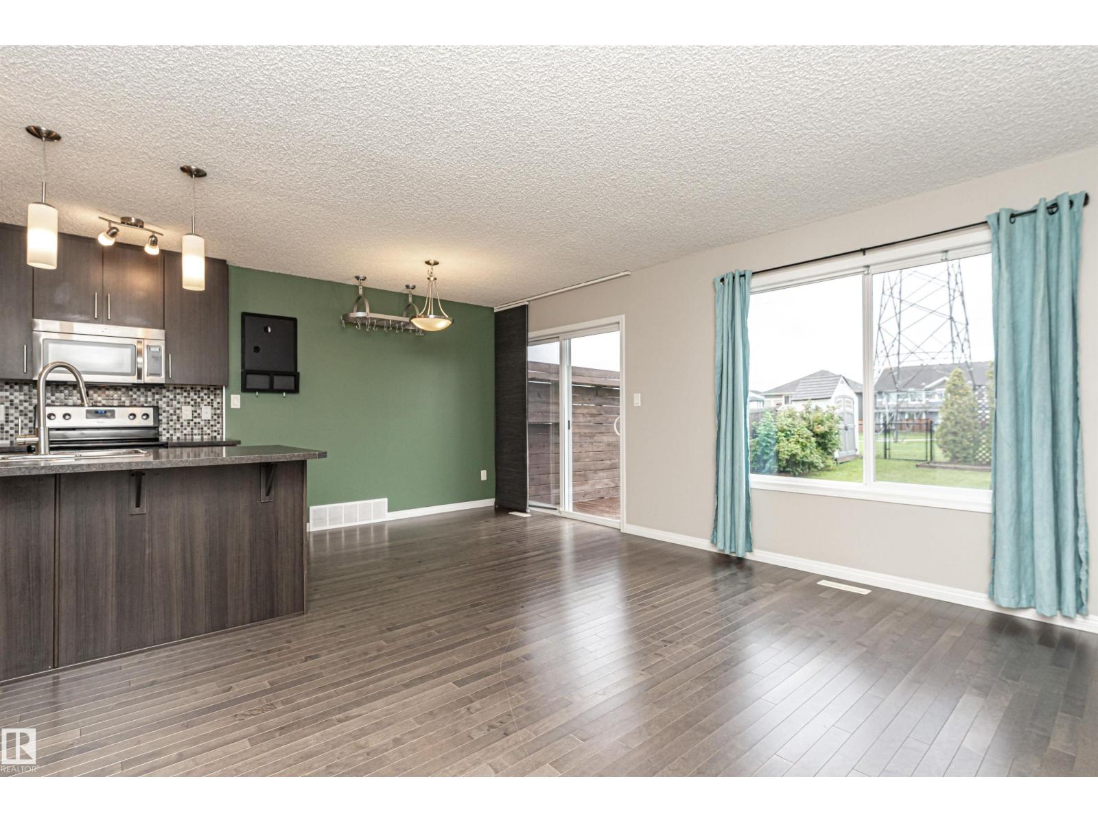 Photo 13 of 1642 Chapman Wy Sw, Edmonton AB
