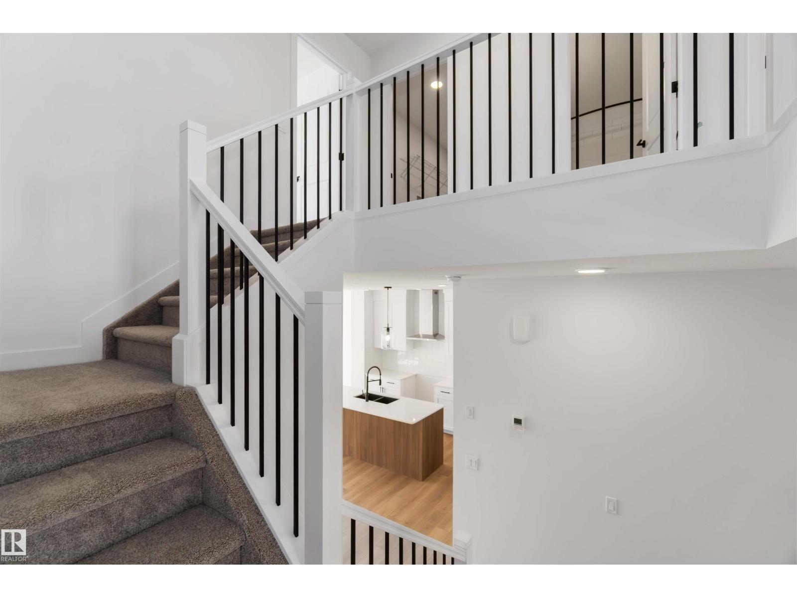Photo 9 of 18935 28 Av Nw, Edmonton AB