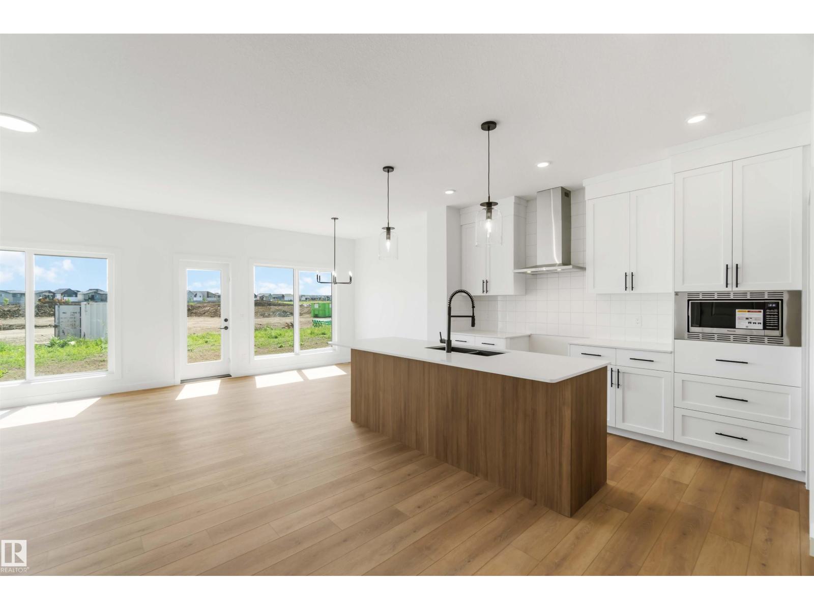 Photo 7 of 18935 28 Av Nw, Edmonton AB