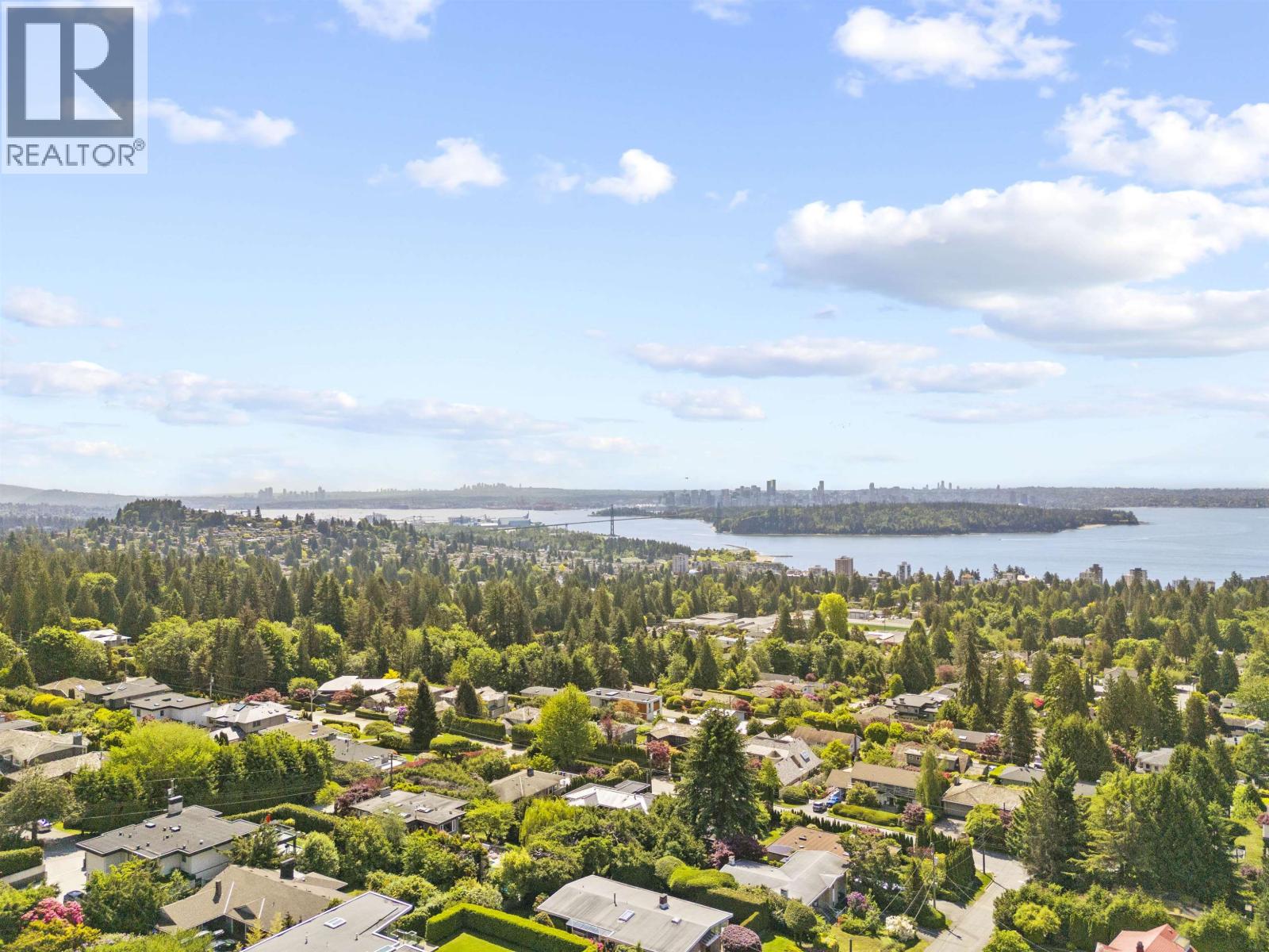 Photo 1 of 1895 Rosebery Avenue, West Vancouver BC