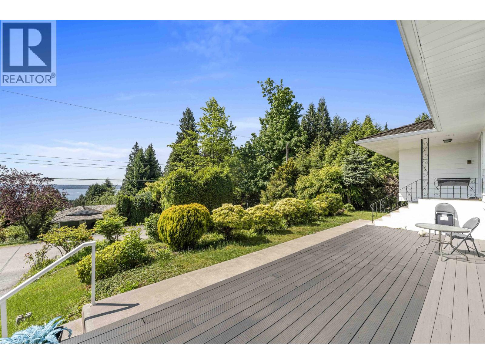 Photo 2 of 1895 Rosebery Avenue, West Vancouver BC