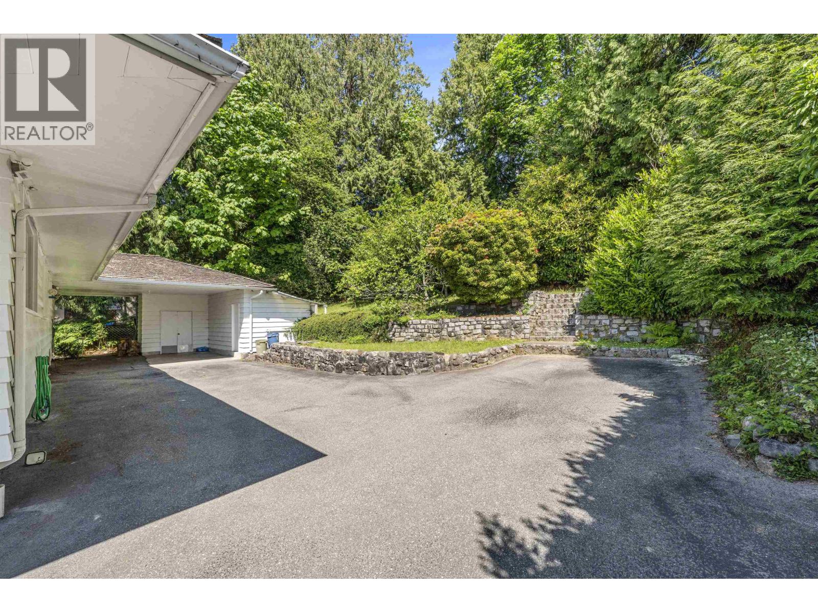 Photo 25 of 1895 Rosebery Avenue, West Vancouver BC