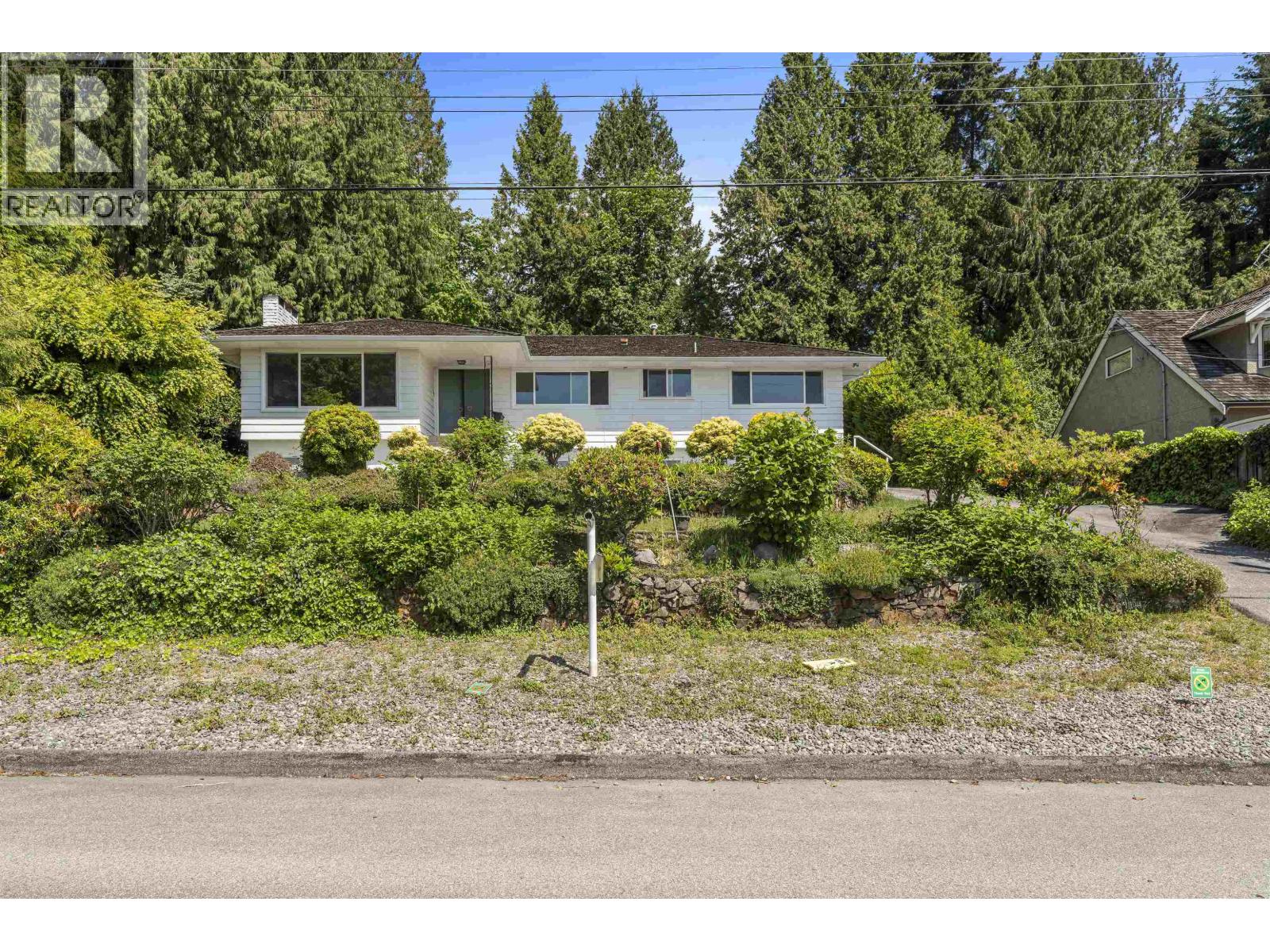 Photo 29 of 1895 Rosebery Avenue, West Vancouver BC