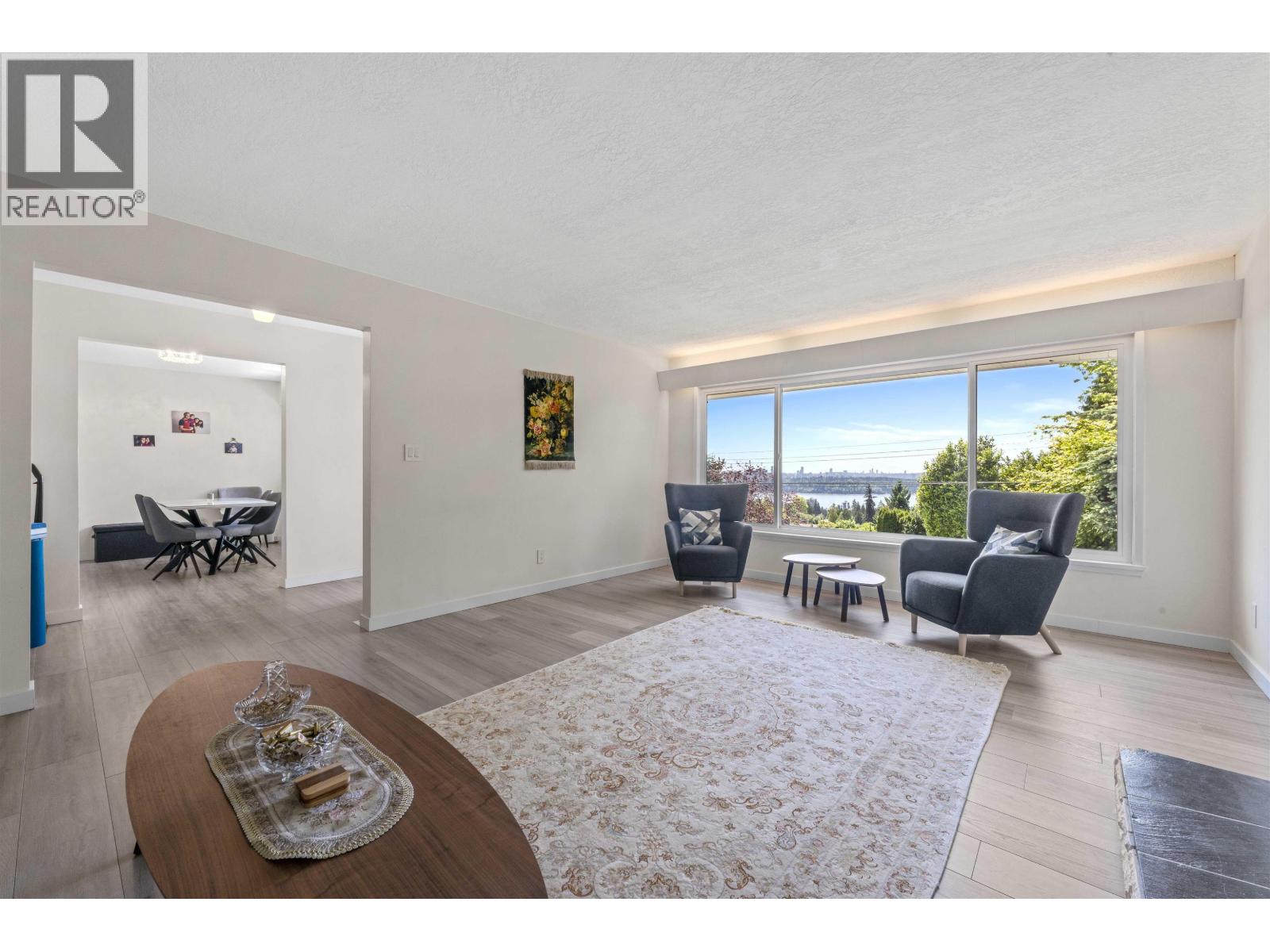 Photo 5 of 1895 Rosebery Avenue, West Vancouver BC