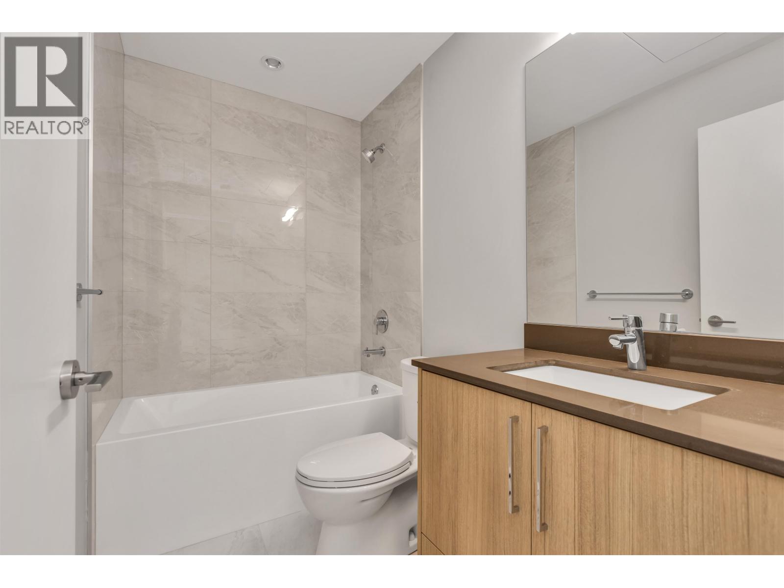 Photo 7 of 2 4300 Thompson Road, Richmond BC