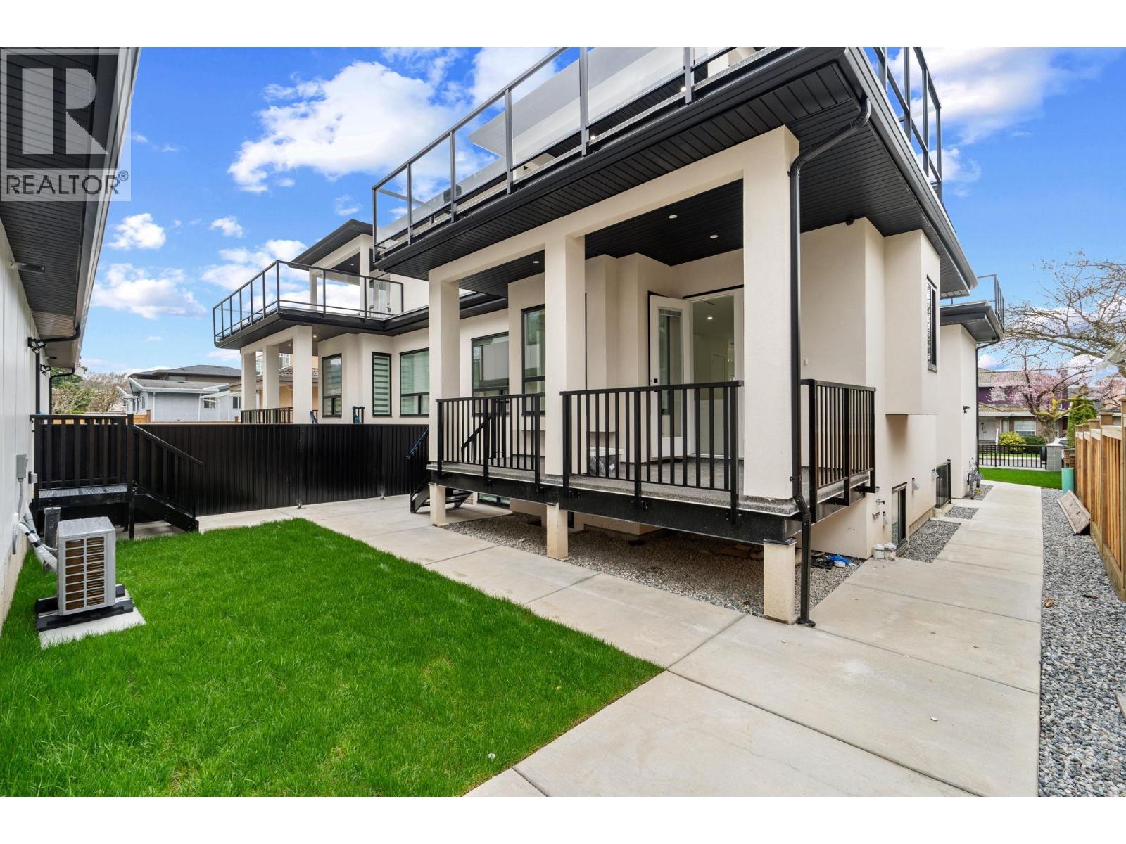 Photo 21 of 2 6765 Kitchener Street, Burnaby BC