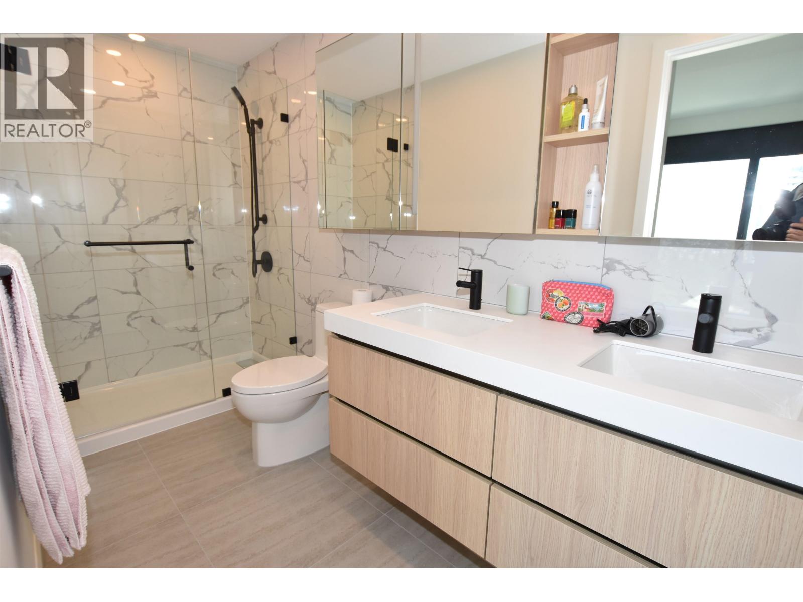 Photo 14 of 807 5987 Wilson Avenue, Burnaby BC