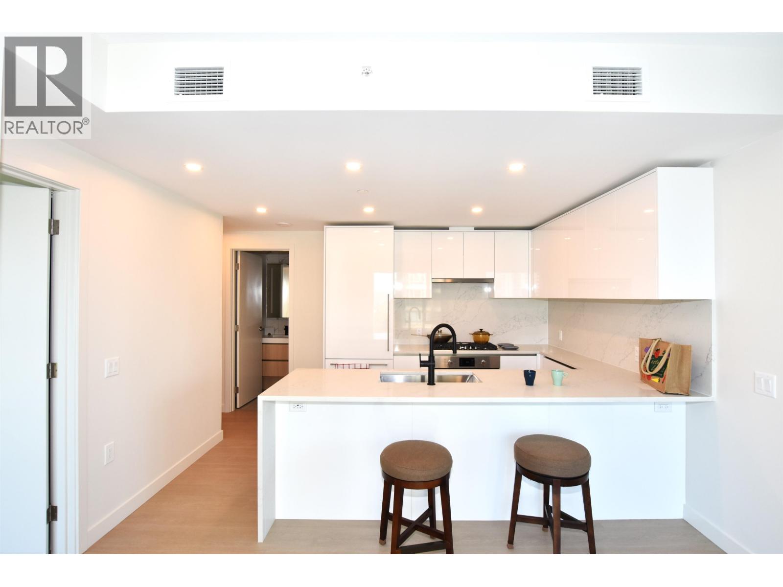Photo 13 of 807 5987 Wilson Avenue, Burnaby BC